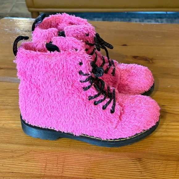 Dr. Martens Kids Fuzzy Pink Boots with Black Laces - Picture 3 of 14